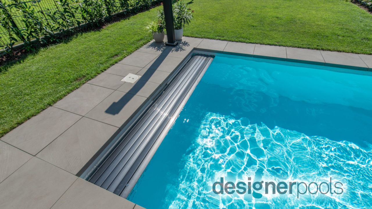 Flachskimmerpool mit Rollladenabdeckung - designerpools