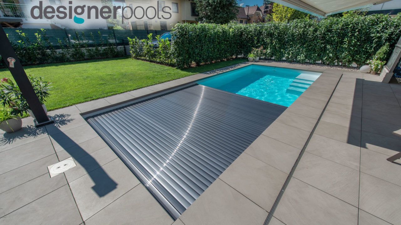 Flachskimmerpool mit Rollladenabdeckung - designerpools
