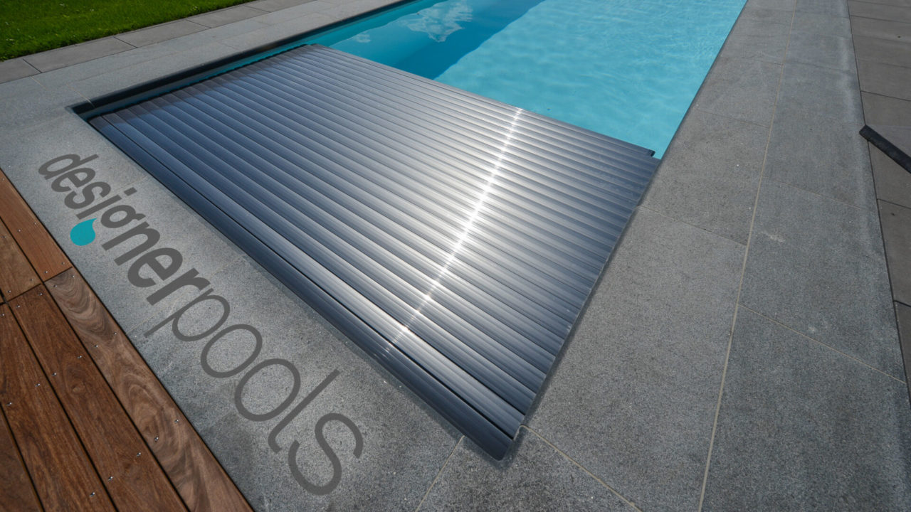 Flachskimmerpool mit Rollladenabdeckung - designerpools