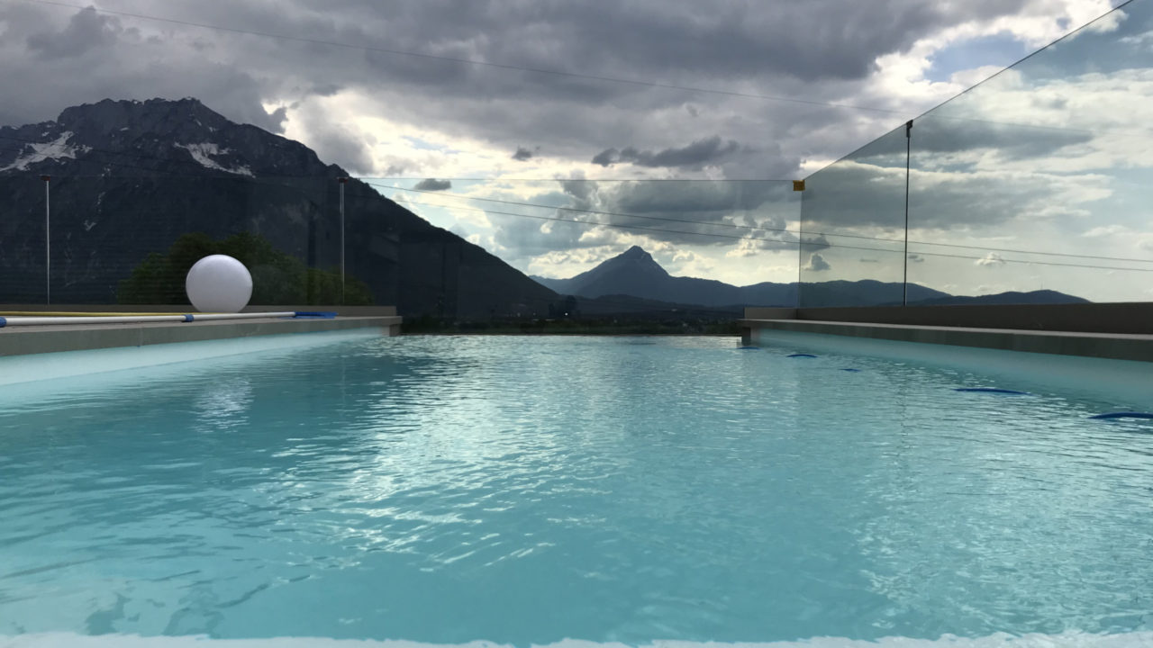 Belize-Überlaufpool INFINITY Stone - designerpools