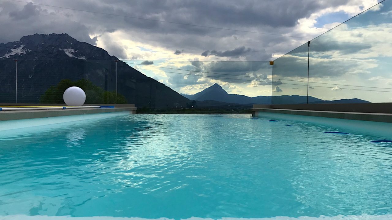 Belize-Überlaufpool INFINITY Stone - designerpools