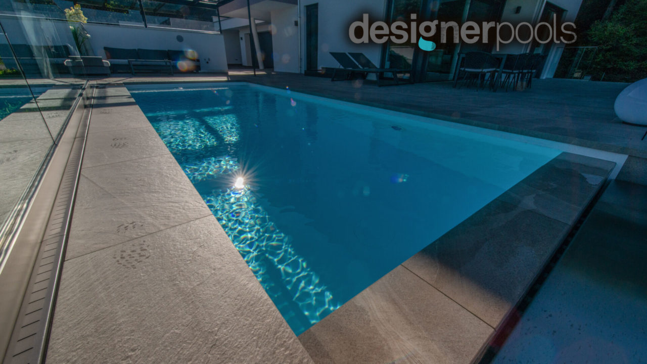 Belize-Überlaufpool INFINITY Stone - designerpools